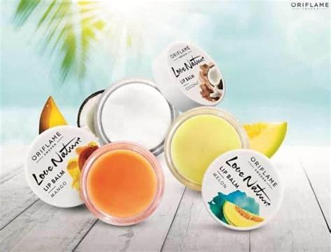 Pelembab bibir, memiliki ukuran mini dengan manfaat multiguna, untuk bibir tetap nampak sehat terawat, terdapat kandungan triple moisture care system yang melembabkan, vit.e untuk nutrisi dan uv protection. Manfaat Lip Balm Oriflame untuk Kesehatan & Kecantikan BIbir