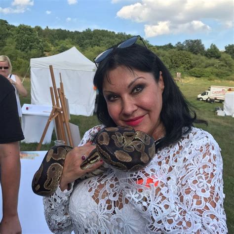 See more of dagmar dáda patrasová on facebook. Dáda Patrasová si na prsou hřála hada Felixe | SHOWBIZ.CZ ...