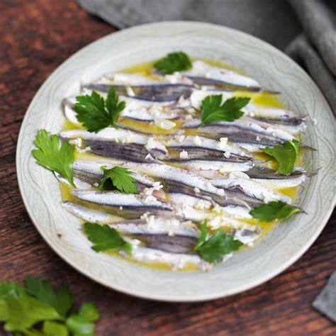 Eingelegte Sardellen mit Knoblauch Rezept