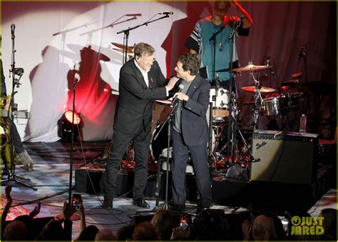 Photo Michael J Fox Performs With Joan Jett At His Parkinsons Benefit