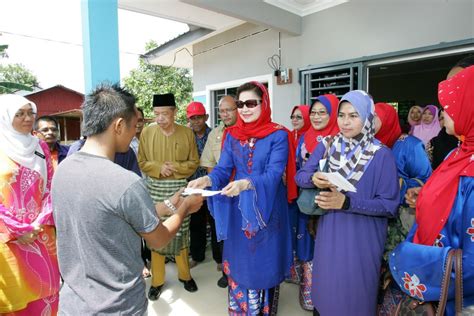 He wins the seat with 38,667 votes , 51% out of the total votes. Parlimen Parit Sulong: 2012-11-04