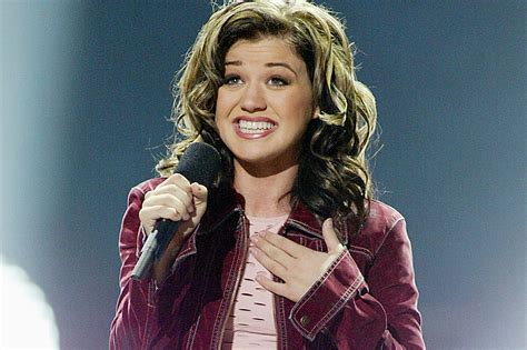 Kelly Clarkson Sings A Moment Like This 12 Years After She Won