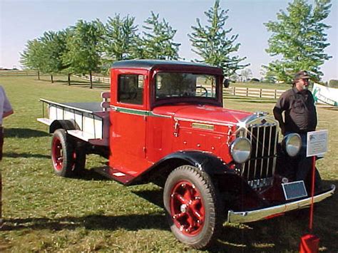 Truckstop Classic: 1953 Diamond T Model 323 – A Rare Diamond In The