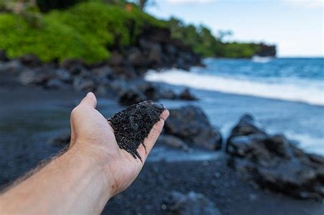 Does Kauai Have Black Sand Beaches