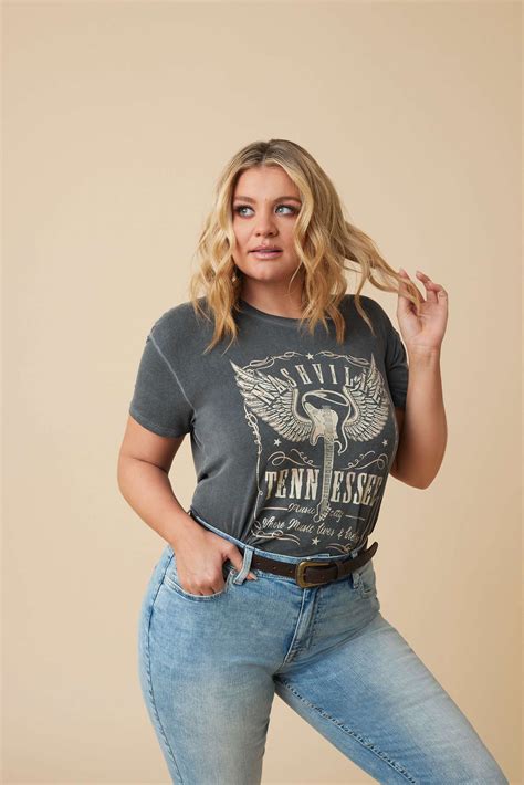 Lauren Alaina Buys Jeans For Everyone At Cma Fest Country Music Views