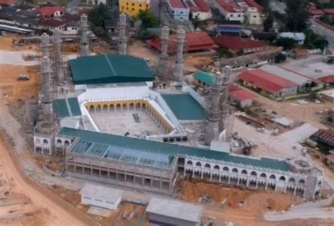 Pembinaan masjid itu diilhamkan oleh ahli parlimen gua musang, tengku razaliegh hamzah dan dijangka mampu menampung sehingga 5,000 jemaah. Masjid Razaleigh bercirikan Masjidil Haram Mekah dibuka ...