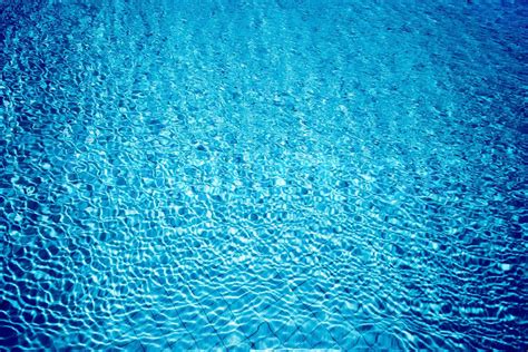 pool wasser abstrakt kalten frischen natürlichen hintergrund wellige textur und muster blaue