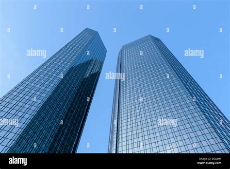 Deutsche Bank Twin Towers Fotos Und Bildmaterial In Hoher Auflösung