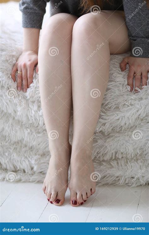 Women Bare Legs And Feet With Red Pedicure Close Up Photo Stock Image Image Of Painless