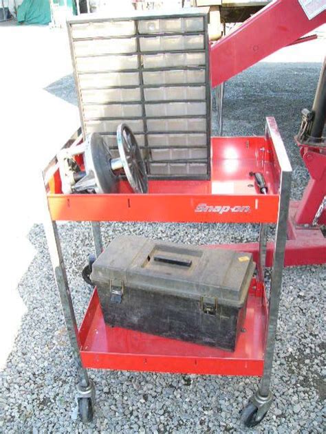 This cherry picker's foldable, yet strong design allows for maximum lifting power at a minimum of shop space. Ex-cell Two Ton Engine Crane, MDL: W1000 and 1 Snap-On ...