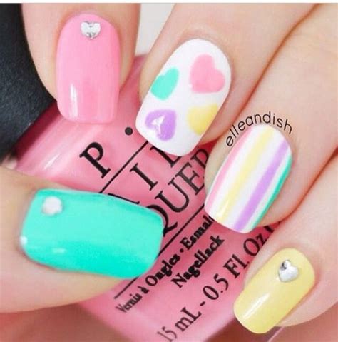 Los colores pastel más comunes son rosas claros, amarillos, azules, verdes y lavanda. ¿ Ya conocías estas hermosas uñas color pastel