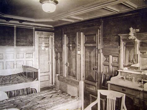 The following list includes the names of all passengers known to be aboard the titanic on april 14, 1912. De bronnen van Clio: De ramp met de Titanic (3): het ...