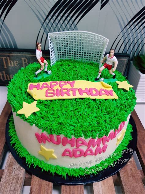 Sejarah, pengertian, perlengkapan, teknik dasar, dan peraturan permainan sepak bola. Cake - Red Velvet Cake « KEKCAWAN.COM.MY