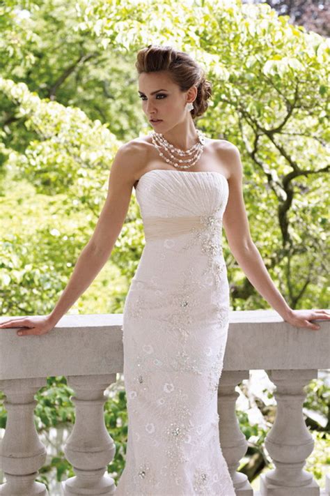 La robe fourreau femme est une de ces pièces indémodable, non seulement parce qu'elle rehausse parfaitement vos formes mais parce qu'elle garantit que tous les regards soient. Robe fourreau dentelle
