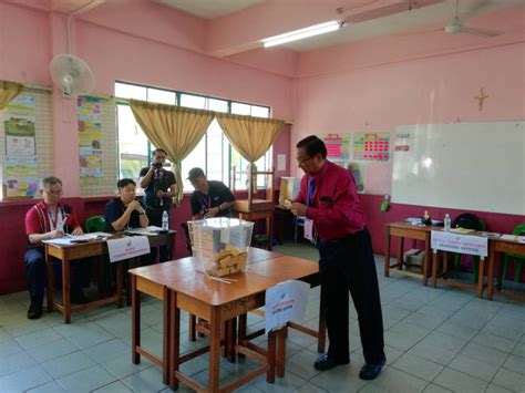 Michael teo yu keng bibiana teo siew eng. Photos: Polling scenes from across S'wak | Borneo Post Online