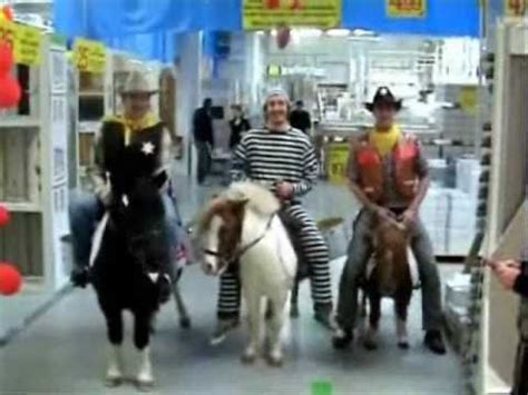 Si vos murs risquent d'être soumis à des tâches ou autre enduit décoratif de plus en plus tendance : Leroy Merlin Angouleme, Rayon Peinture, Fete des Envies 2010 - YouTube