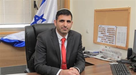חברי הכנסת ממפלגתו של גדעון סער תוקפים את חכ שלמה קרעי, שטען כי יערקו כשהמנדט יעבור מלפיד לכנסת • המגעים כל הזמן מתקיימים, טען קרעי. ח״כ קרעי יגיע לביהמ״ש לתמוך ברה״מ: ״ימשיכו לשקר, לאיים ...