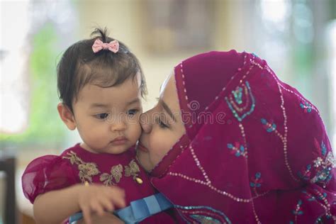 5498 Muslim Mother Daughter Stock Photos Free And Royalty Free Stock