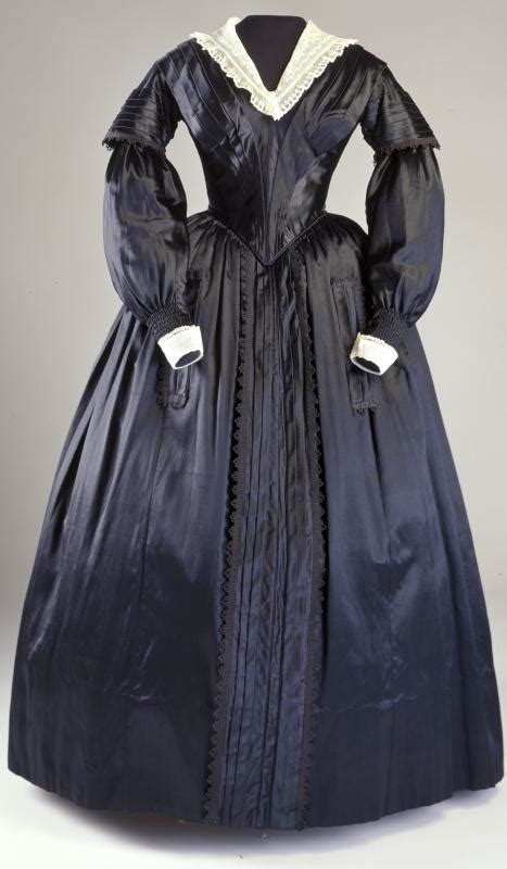 The bustle came back but was strikingly slimmer compared to those in the 1860s and 1870s. Fashions of Their Times 1805-1925 workshop | Wiscasset ...