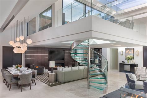 Elegant Contemporary Mayfair Penthouse With Sleek Glass Spiral