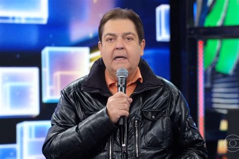 Faustão foi internado em são paulo e precisou fazer um tratamento para aliviar as dores. Faustão desmente rumores de que estaria internado - Márcia ...