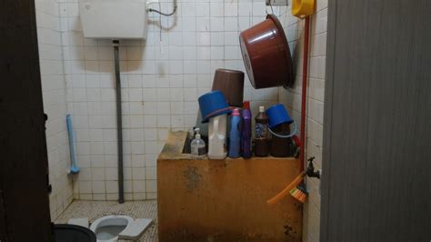 Itu pun kalau majikannya mencarum, kalau tak melopong sajalah. budak bakong: jatuh dalam tandas di rumah bukan kes socso ...