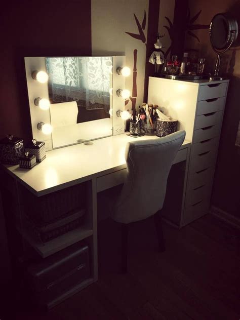 It's very simple to build a project that will bring a glam and fab look to your home and change the way you get ready. Ikea Alex and Mickey desk DIY makeup vanity Cool makeup ...