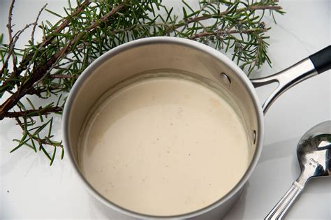 Sauce au romarin pour accompagner un rôti