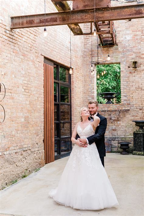 Romantic Industrial Summer Wedding Filled With Peonies — Chi Thee Wed