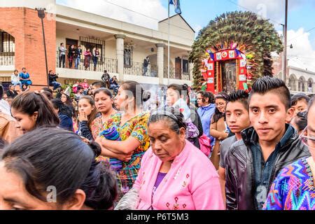 Parramos Guatemala Diciembre Bailarines De Danza Folkl Rica Tradicional En Una
