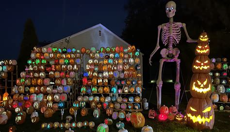 rhode island man s ‘house of 1 000 pumpkins halloween display aims to raise donations for