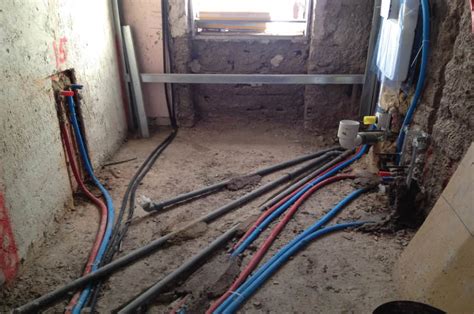 È la variante v3 alla norma cei 64/8 impianti elettrici utilizzatori a tensione nominale non superiore a 1000 v in corrente alternata e a 1500 v in corrente continua (pubblicata il 31 gennaio 2011 ed entrata in vigore il 1°. Costo del rifacimento impianto elettrico bagno ...