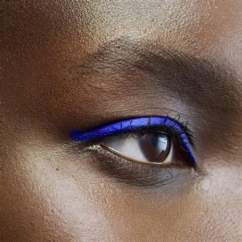 A makeup artist's must have precision liquid eyeliner pen for bold to classic eyeliner looks. L'Oreal Paris Matte Signature Eyeliner - Blue | BIG W