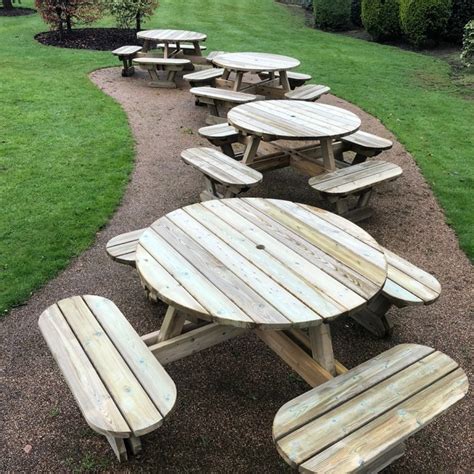 Oxford 8 Seat Picnic Table Traditional Round Picnic Bench Benchmark