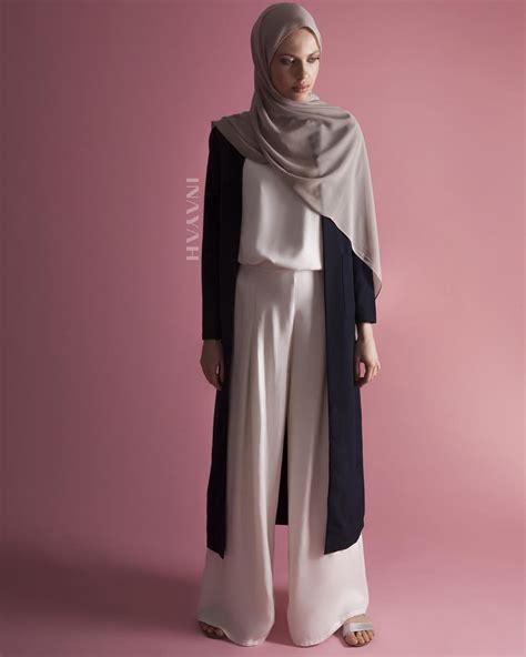 Sehingga sebagai seorang muslimah tetap bisa tampil gaya. Gaya Baju Muslimah Stylist : Gaya Fashion Muslim Dari Tren Summer 2020 Styling Seviq Febinita ...