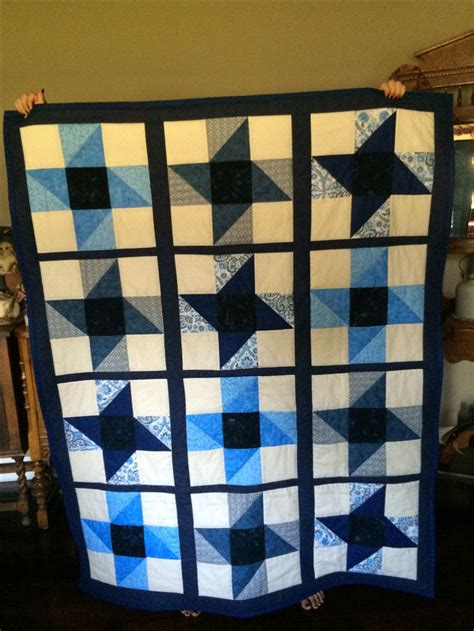 Pin By Rochelle Bornstein On Rochelles Quilts Blanket Quilts Bed