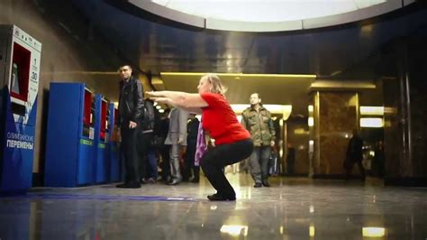 Moscow Subway Ticket Machine Accepts 30 Squats As Payment Youtube