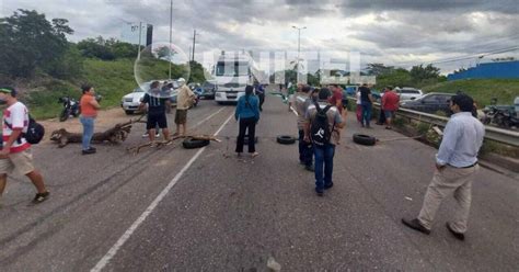 Tras Aprehensión De Camacho Instalan Bloqueos En La Carretera Cochabamba Santa Cruz Y Norte