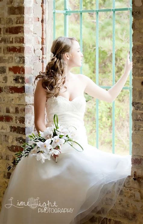 Viero wedding dresses feature amazing details such as original embroidery, ultra feminine lace, exquisite floral motifs. Unique Bride. Portraits. White wedding dress. | Wedding ...