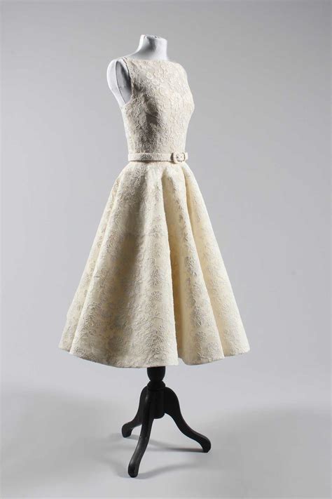 Check Out This Audrey Hepburn Oscar Dress And Oscar Ceremony Details