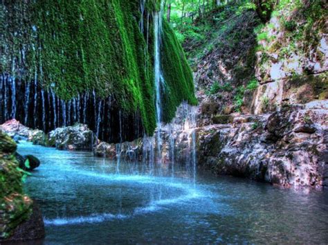 Locuri de refugiu izolate si mai putin cunoscute din romania. Cascada Bigar in Romania. Cea mai frumoasa din lume ...