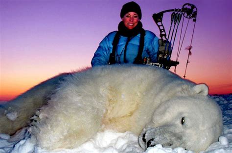 Xtreme Bowhuntress Is First Women To Kill A Polar Bear With A Bow