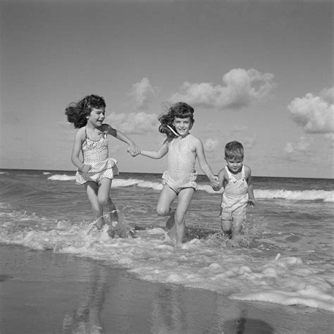 These 12 Vintage Photographs Celebrate The Simple Easygoing Fun Of Summers Past ~ Vintage Everyday