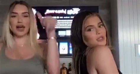 Kylie Jenner Learns Tik Tok Dances With Her Bff Stassie In 2021 Kylie Jenner Kylie Jenner
