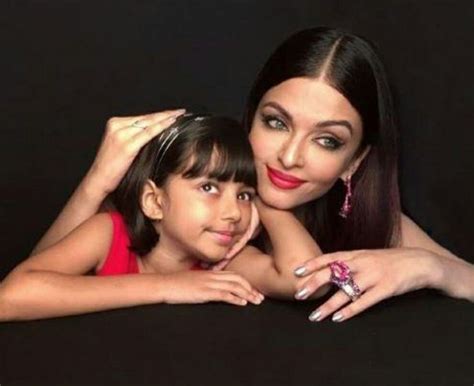 Adorable Pic From Cannes Of Aishwarya R Bachchan With Aradhya B