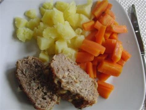 Aus einer kombination aus kunststoff und polymer, steht jedes schwein bereit und wartet darauf, ihren kuchen mit ihrem niedlichen lächeln und. Schwein : Der Kuchen heißt Hackbraten, und ist lecker in ...