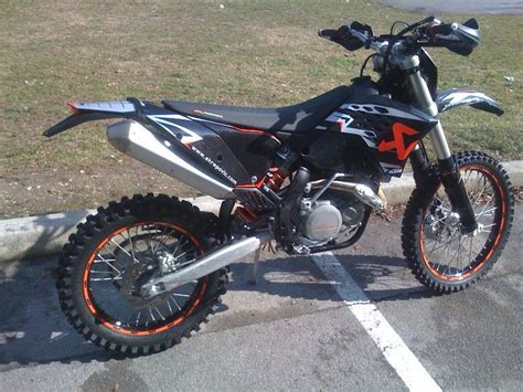 Here you can find such useful information as the fuel capacity, weight, driven wheels, transmission type, and others data according to all known model trims. KTM EXC 400, 2009 god.
