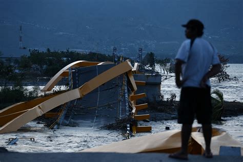 Photos Show Horrific Aftermath Of Indonesia’s Deadly Tsunami Vice News
