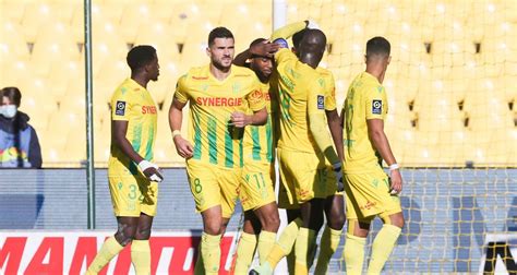 Farid boulaya (metz) remate con la derecha d. FC Nantes - FC Metz : du surplace pour les Canaris et les ...
