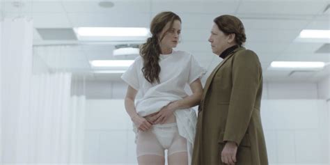 Nude Video Celebs Elisabeth Moss Sexy Alexis Bledel Sexy The Handmaid’s Tale S01e01 04 2017